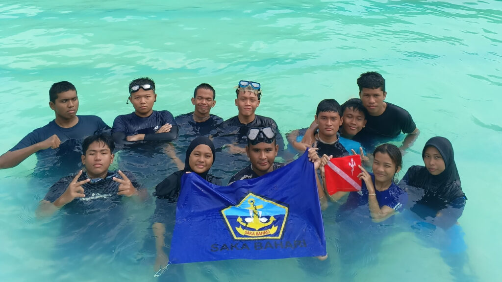 Saka Bahari Jaktim Gelar Latihan Rutin Renang di Buperta Cibubur