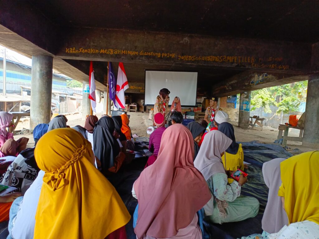 Pramuka Berbakti: Kwarran Cilincing Mengajar Anak-anak di Kampung Nelayan