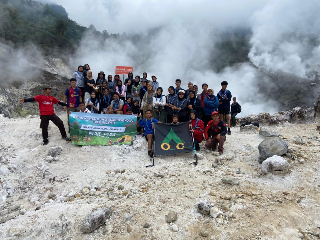 Seru! Pramuka SMAN 85 Jakarta Gelar Pengembaraan dan Pelantikan Bantara-Laksana di Kawah Ratu