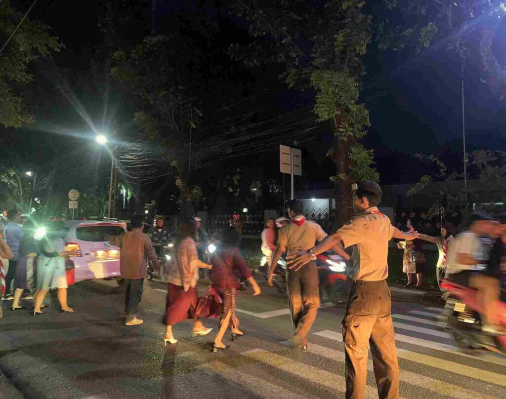 Ciptakan Situasi Kondusif, Pramuka Ciracas Amankan Perayaan Natal dan Tahun Baru