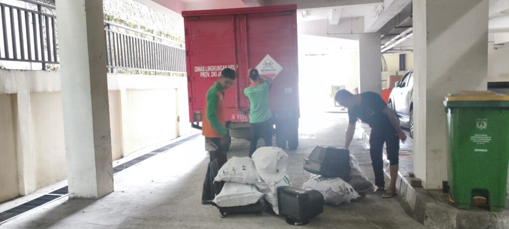 Peduli Lingkungan, Pramuka Jakarta Serahkan 291 Kg Sampah Elektronik ke Sudin LH Jakarta Pusat