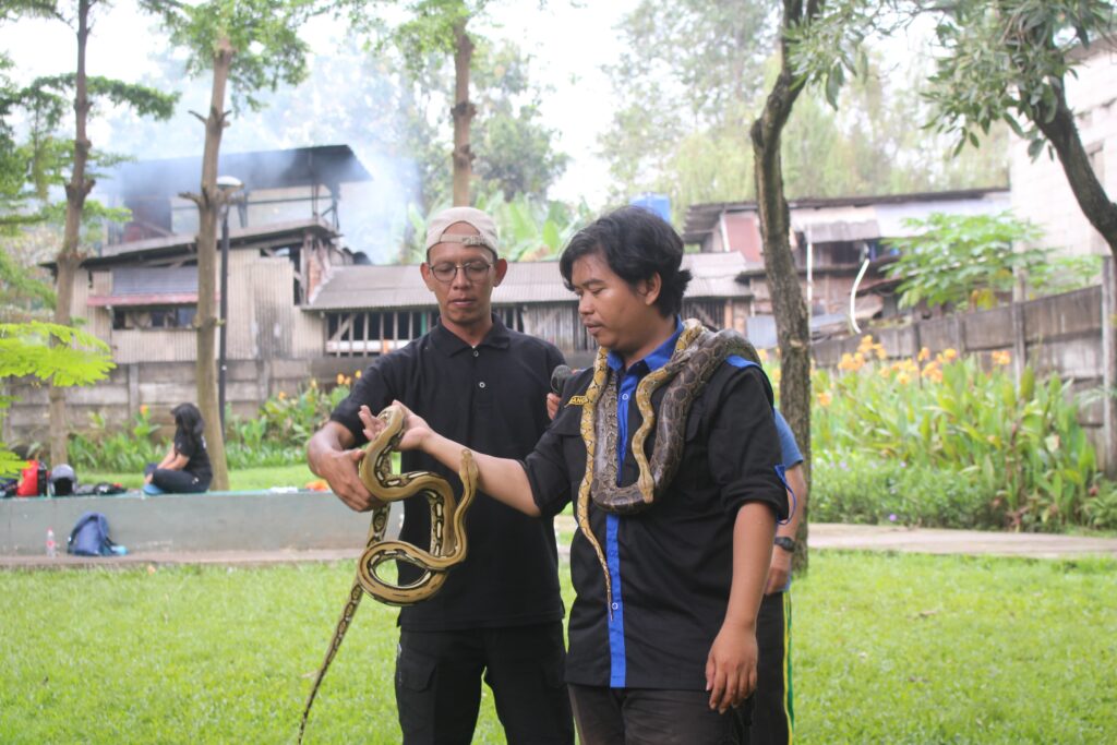 Belajar Padamkan Api & Kenali Ular Berbisa! Raimuna Ranting Makasar Sukses Bikin Peserta Ketagihan