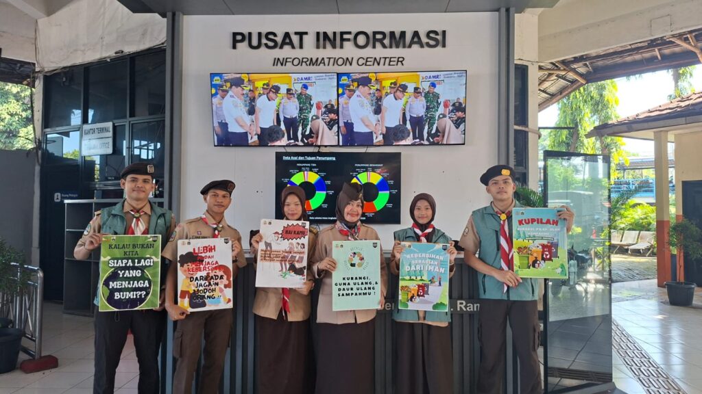 Saka Kalpataru Jakarta Timur Edukasi Pemudik Soal Pengelolaan Sampah di Terminal Kampung Rambutan