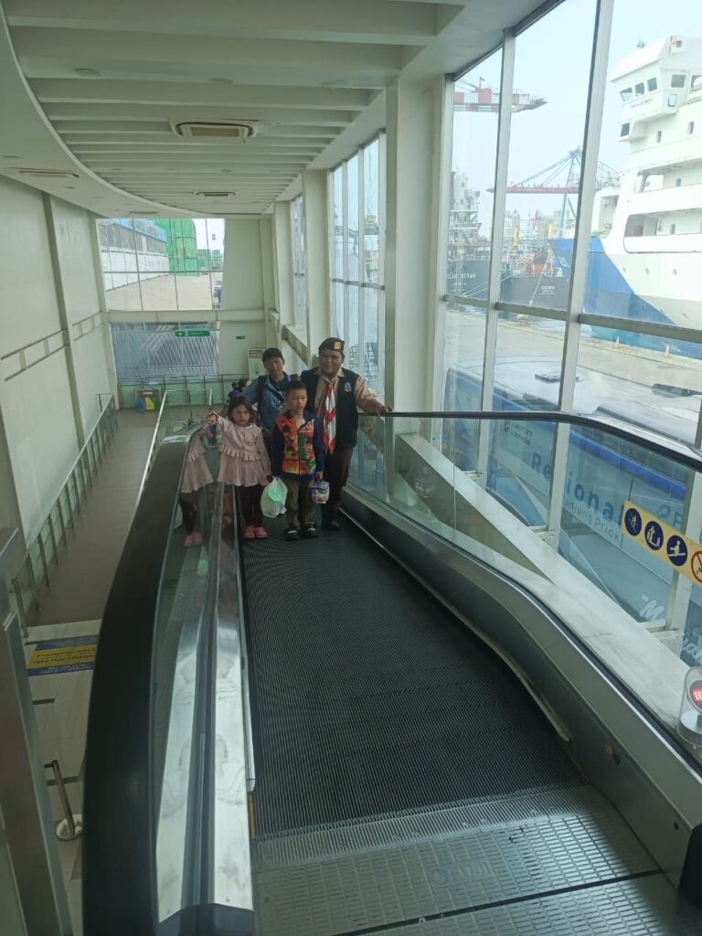 Pramuka Jakarta Terjun Langsung Layani 3.600 Pemudik di Pelabuhan Penumpang Tanjung Priok pada Puncak Arus Balik Lebaran 2026