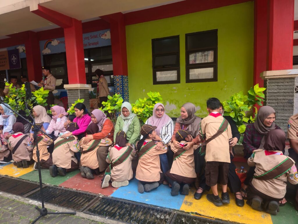 Tak Sekadar Pengukuhan! Sungkeman hingga Siraman Air Kembang Iringi Lahirnya Pramuka Garuda Tamansari