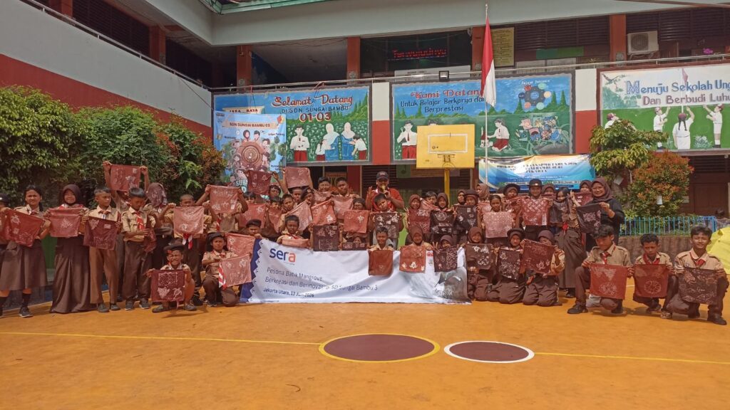 Pramuka SDN 03 Sungai Bambu Kampanyekan Safe from Harm Lewat Kreasi Batik Mangrove