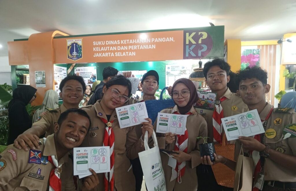 50 Pramuka Penegak Pandega Kwarcab Jakarta Selatan Ramaikan Festival Urban Farming di Istora Senayan