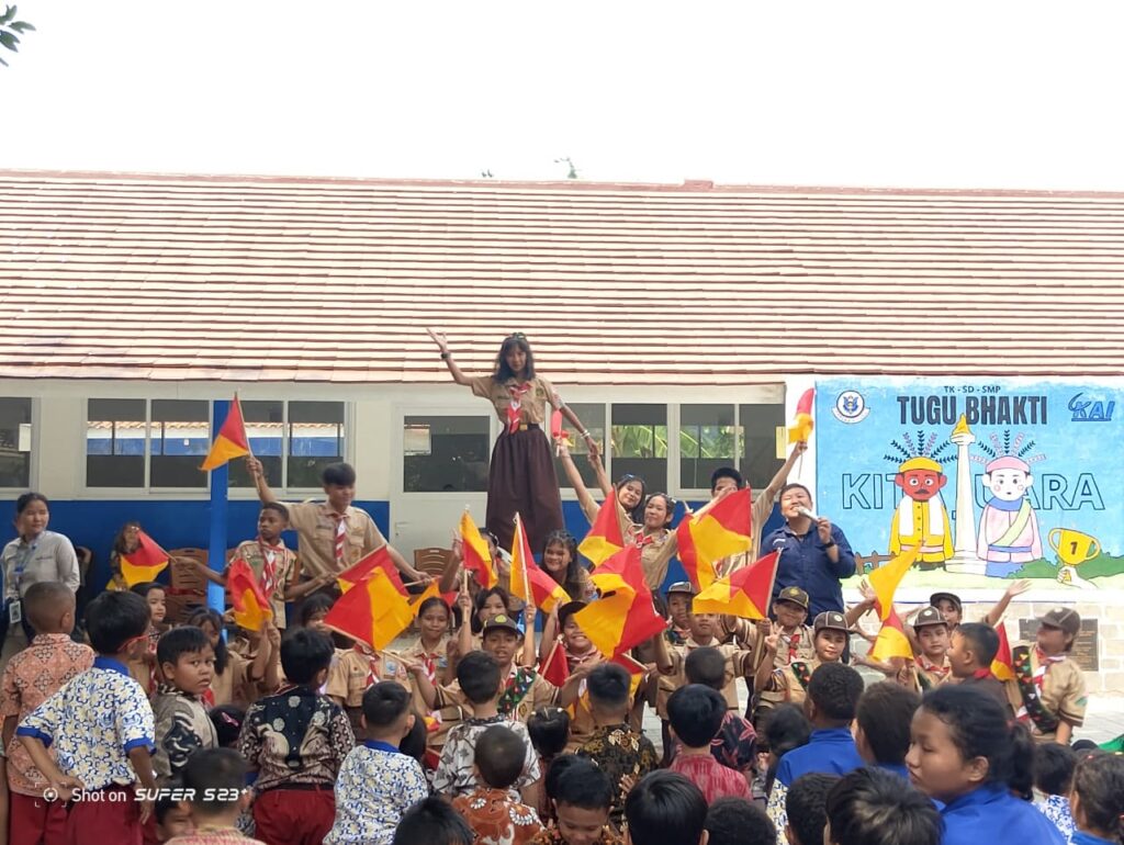 Kompak dan Atraktif, Kolaborasi Pramuka SD dan SMP Tugu Bhakti Meriahkan Penutupan MPLS 2026