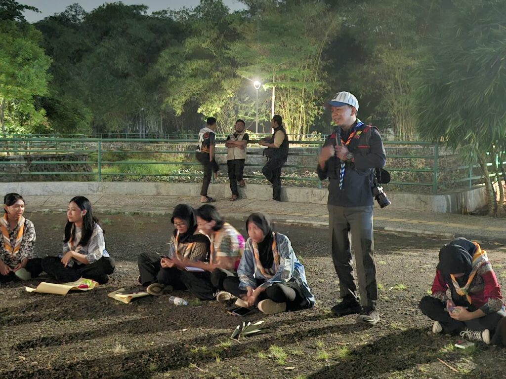 Bukan Sekadar Nostalgia! Purna DKC Jakarta Timur Turun Berbagi Pengalaman Kepemimpinan dengan Peserta LPK di Hutan Kota Munjul