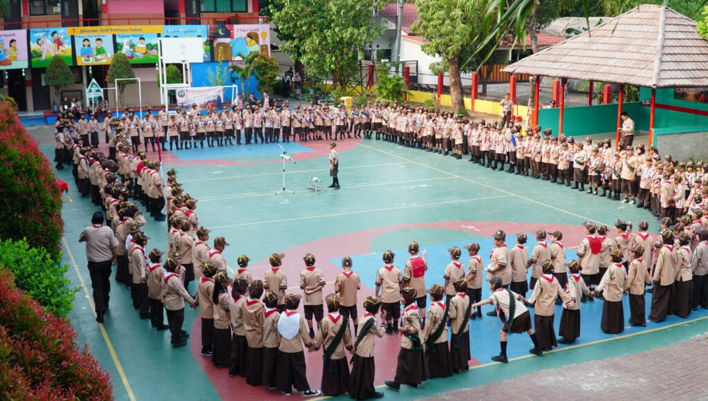 Salut! Ratusan Pramuka Siaga Ciracas Unjuk Kemampuan di SDN Rambutan 02